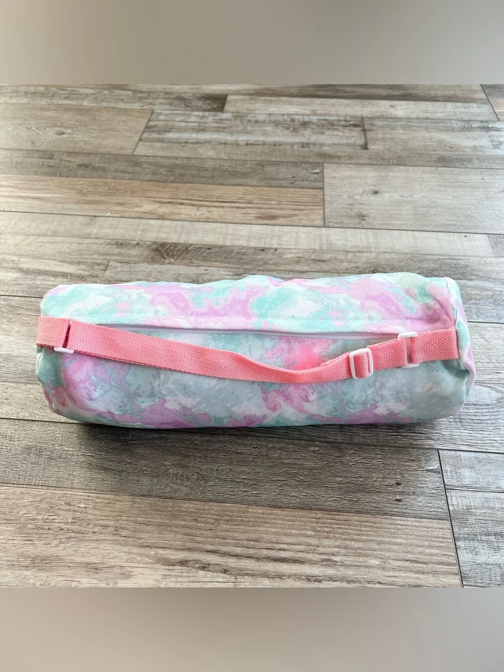 Tommy Bahama Girls Watercolor Beach Blanket With Carry Bag